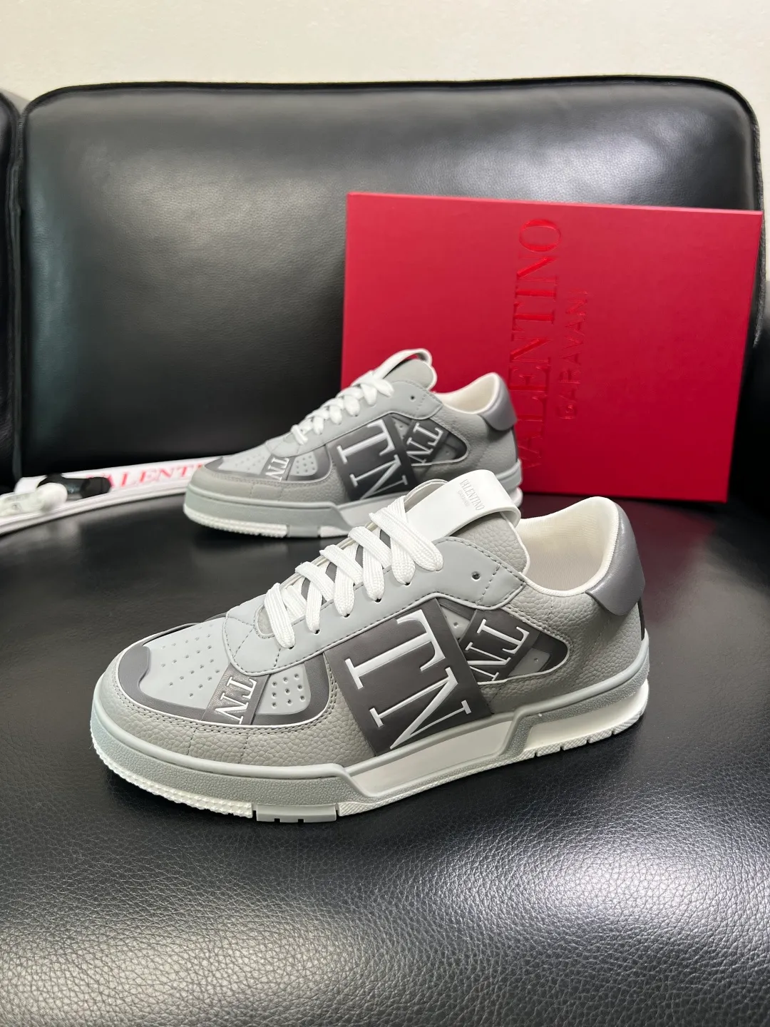 Men's shoes 💰660 VALENTINO High quality top craftsmanship Valentino, sports sneakers counter synchronization, uppers imported from Italy, high-quality splicing colorful complex crafts, imported cowhide lining soft and comfortable, soles: original soles specially provided by the original factory, T men's shoes 💰U exclusive movable molded soles super comfortable, original factory and single goods, welcome to compare, couple size 39-44 (customized 45)